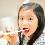 EDISON 黃色 雞蛋布丁 幼兒專用 學習筷子 (2歲 ~入園前) 左手用 EDISON 黃色 雞蛋布丁 幼兒專用 學習筷子 (2歲 ~入園前) 左手用
